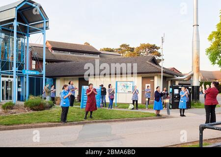 Rugby, Warwickshire, 7th May 2020. Weekly appreciation for NHS nurses, carers and key workers at 8pm on Thursdays. Hospital staff of Rugby St Cross Stock Photo