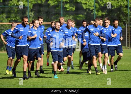 08 May 2020, Baden-Wuerttemberg, Karlsruhe: Player of the second division club Karlsruher SC, taken during a team training in the Wildparkstadion. After the games were suspended in March due to the Corona crisis, the current season is to be continued with ghost games starting May 16. Photo: Uli Deck/dpa Stock Photo