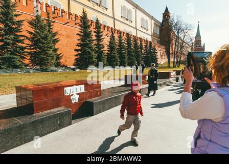 Moscow, Russia - SEPTEMBER 9, 2016: Woman films the hourly changing of the guard of honor near red square in Moscow on her phone Stock Photo