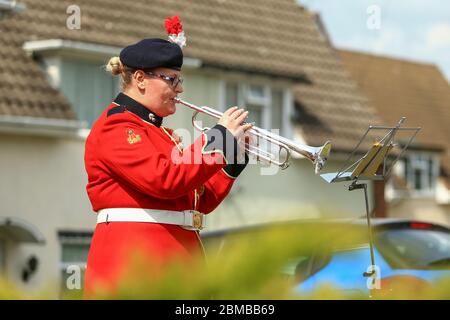 Dudley, UK. 8th May, 2020. Trumpeter Sam Chater, 35, of the band of the Royal Regiment of Fusiliers, Warwickshire, plays the Last Post outside her home in Dudley, West Midlands, UK. Credit: Peter Lopeman/Alamy Live News Stock Photo