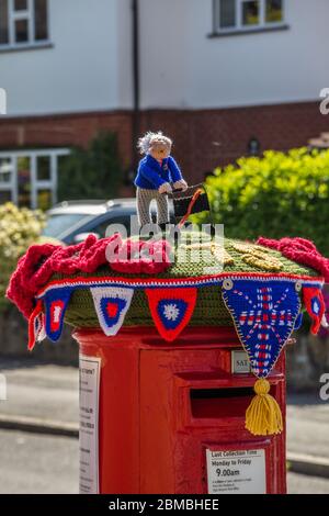 Tunbridge Wells, Kent, UK. 8th May, 2020. A mystery local person has adorned the post box in Wilman Road with a knitted & crochet 'hat' to commemorate VE day 75th anniversary, and honour Captain Tom Moore fundraising efforts and birthday Credit: Sarah Mott/Alamy Live News Stock Photo