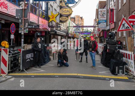 Mahnwache und Kranzniederlegung zum Erhalt der Kiez-Kultur in der Großen Freiheit auf der Reeperbahn. Hamburg, 07.05.2020 Stock Photo