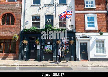 Eton, Windsor, Berkshire, UK. 8th May, 2020. The Henry VI pub in Eton High put up Union Jack flags outside their pub today to celebrate VE Day 75. The pub would usually be busy on a bank holiday weekend but is temporarily closed due to the Coronavirus lockdown. Credit: Maureen McLean/Alamy Stock Photo