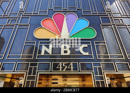 CHICAGO, IL -5 APR 2020- View of the landmark NBC Tower Building, an office skyscraper building located on Michigan Avenue next to the Chicago River i Stock Photo