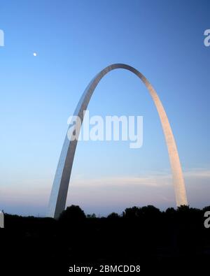 Amazing view of St. Louis Gateway Arch with city skyline Stock Photo ...