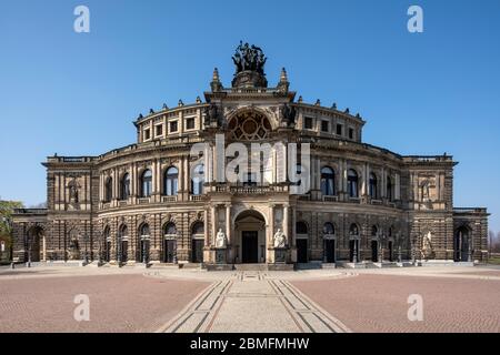 Dresden, Theaterplatz mit Semperoper Stock Photo