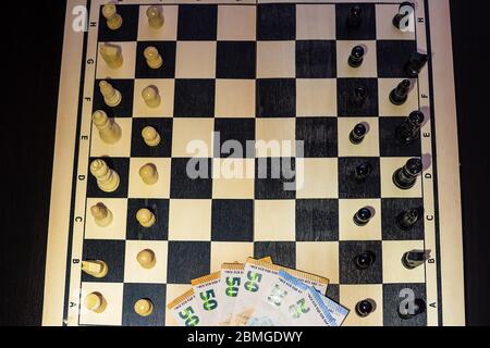 Top view of the chessboard ready to start the game and stake in the center Stock Photo