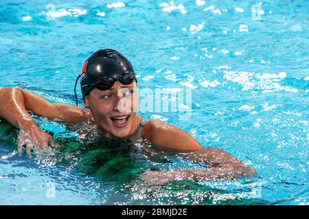 Camelia Potec (ROU) wins the gold medal in the Women's 200 metre freestyle finals at the 2004 Olympic Summer Games, Athens, Greece. Stock Photo