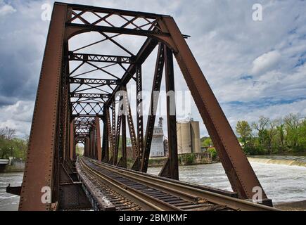 Railway bridge over the Muskingum River in Zanseville Ohio USA Stock Photo