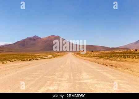 The scenic route in the desert from Salar de Uyuni to the lagoons of southern Bolivia Stock Photo