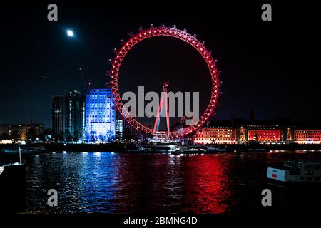 Nights in London England to view United Kingdom's London Eye, river thames