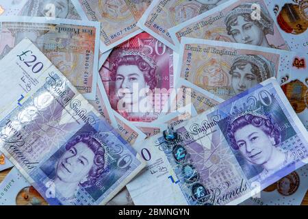 Fifty Pound note surrounded by Ten and Twenty Pound Notes Stock Photo