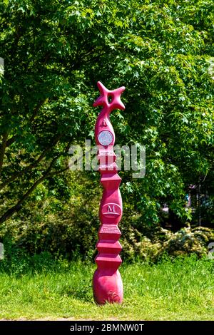 One of 1000 mileposts funded by Royal Bank of Scotland to mark the millennium and creation of the National Cycle Network, Mile End Park, London, UK Stock Photo