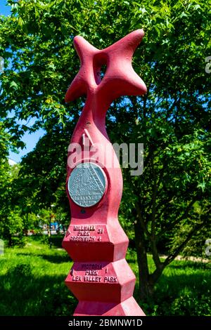 One of 1000 mileposts funded by Royal Bank of Scotland to mark the millennium and creation of the National Cycle Network, Mile End Park, London, UK Stock Photo