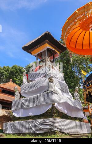 Balinese drum pavilion bale kulkul - bale kul-kul, for a slit-lo Stock Photo