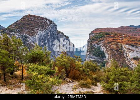 Verdon Gorge, Gorges du Verdon, amazing landscape of the famous canyon with winding turquoise-green colour river and high limestone rocks in French Al Stock Photo