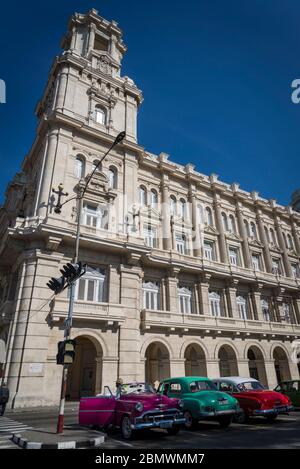 Vintage cars in front of National Museum of Fine Arts of Havana, Parque Central, Havana, Cuba Stock Photo