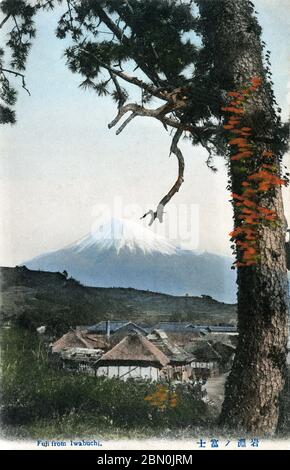 [ 1900s Japan - Tokaido in Iwabuchi ] —   Farms with thatched roofs along theTokaido in Iwabuchi, Fujigawa-cho (富士川町岩淵), Shizuoka Prefecture. In the back, Mt. Fuji is visible.  20th century vintage postcard.