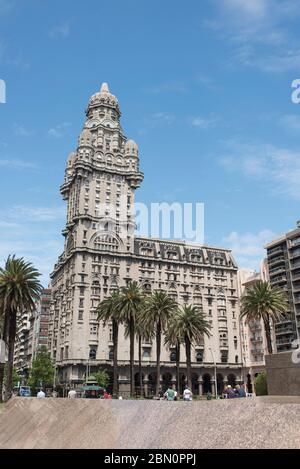 Montevideo / Uruguay, Dec 29, 2018: Independence Square, Plaza Independencia, and exterior view of the Salvo Palace, the tallest building in Latin Ame Stock Photo