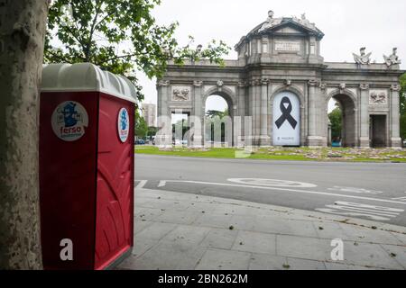 Madrid, Spanien. 10th May, 2020. Closed Tolietten cabin on the 57th day since the state of emergency was imposed by the Spanish government due to the corona crisis. Madrid, May 10th, 2020 | usage worldwide Credit: dpa/Alamy Live News