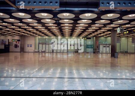 Madrid, Spanien. 10th May, 2020. Madrid-Barajas Airport on the 57th day since the Spanish government imposed a state of emergency due to the corona crisis. Madrid, May 10th, 2020 | usage worldwide Credit: dpa/Alamy Live News