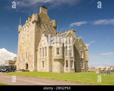 luxuary hotel of Ackergill Tower at Sinclair Bay in the Scottish Highlands. Beautiful green lawn at an historic old british mansion at Wick, Scotland. Stock Photo