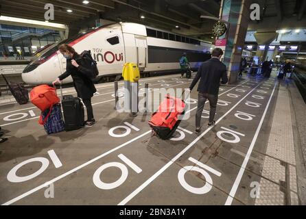 FIRST DAY OF DECONFINEMENT GARE MONTPARNASSE Stock Photo