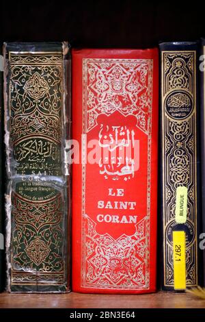 The Centre Islamique De Geneve Islamic Center Of Geneva Quran Holy Book Of Islam Bookshelf Geneva Switzerland Stock Photo Alamy