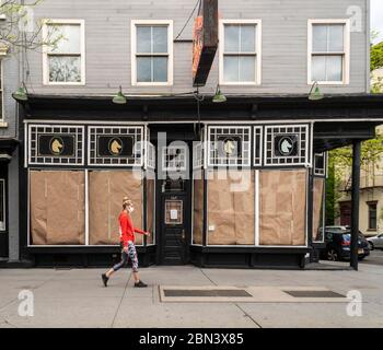 The famous White Horse Tavern, watering hole of Dylan Thomas, closed because of the COVID-19 pandemic, in the Greenwich Village neighborhood of New York on Sunday, May 3, 2020. (© Richard B. Levine) Stock Photo