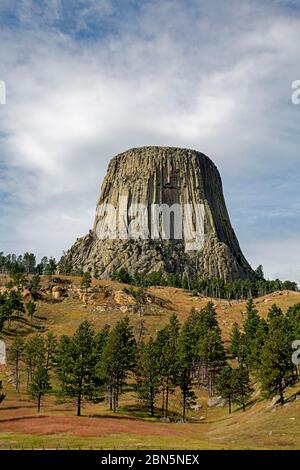 WY04232-00...SOUTH DAKOTA - The Devil's Tower rising up from the prairie lands in Devil's Tower National Monument. Stock Photo