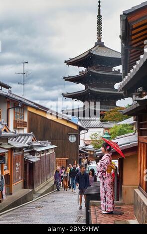 KYOTO, JAPAN - OCTOBER 18, 2019:  The woman in Japanese kimono on the cobbled alley with traditional Japanese style buildings with the Hokan-ji Temple Stock Photo