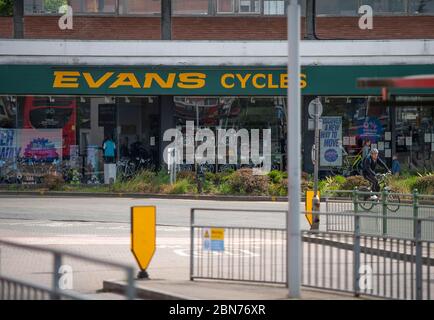 Wimbledon, London, UK. 13 May 2020. On day 51 of Coronavirus lockdown in the UK some businesses reopen and workers who cannot work from home are encouraged to travel to work by bike or walking if possible. Evans Cycles remains open as commuters are advised to cycle or walk to work. Credit: Malcolm Park/Alamy Live News. Stock Photo