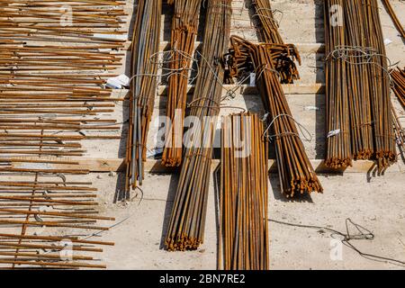 Essen, Ruhr Area, North Rhine-Westphalia, Germany - Reinforcing steel, new construction site multi-family houses, residential quarter Ruebogen with a Stock Photo