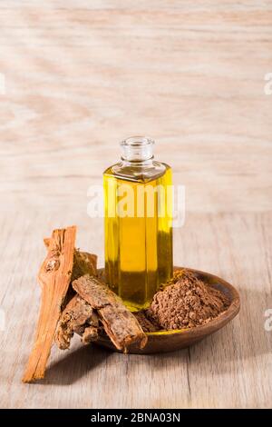 bark and essential extract of medicinal plant cat's claw, uncaria tomentosa Stock Photo