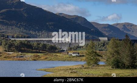 The hydro electric dam at Loch Mullardoch, Glen Cannich, Highland, Scotland Stock Photo