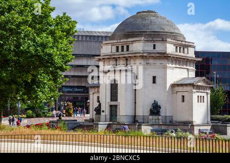 The Birmingham Hall of Memory with the old 1970s Central Library in the background prior to its demolition in 2015, England Stock Photo