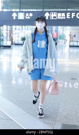 Chinese Actress Jiang Mengjie shows up at one of the airports in ...