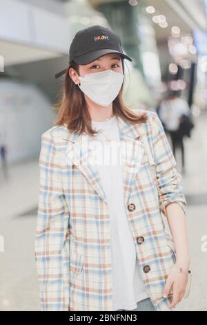 Chinese actress Yan Zhichao arrives at a Chengdu airport before departure in Chengdu city, southwest China's Sichuan province, 12 April 2020. Stock Photo