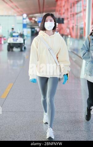 chinese actress and model zhao yihuan or chloe zhao arrives in an airport in beijing china april 21 2020 stock photo alamy chinese actress and model zhao yihuan