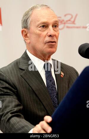 New York, NY, USA. 21 September, 2011. New York City Mayor, Michael Bloomberg at the ribbon cutting ceremony at the grand opening of the upper west side Century 21 at Century 21. Credit: Steve Mack/Alamy Stock Photo