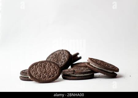 5th Version of the Oreo ad I made. : r/blender