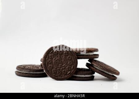 Cookies Wallpaper 4K, Supreme, Oreo, Red background