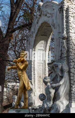 Johann Strauss monument winter view Stock Photo - Alamy