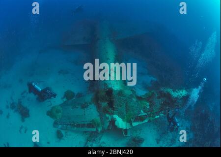 Divers diving the wreck of the Mitsubishi G4M, bomber, called Betty bomber by the Allies, Chuuk or Truk Lagoon, Carolines Islands, Pacific Ocean Stock Photo