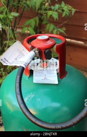 Calor Patio Gas Bottle Green BBQ Barbecue Gas Stock Photo Alamy