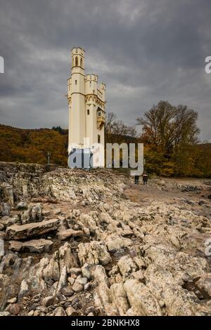 Mouse Tower in Bingen am Rhein at low water, beginning of the Middle Rhine Valley, former toll tower on the Mouse Tower Island at Binger Loch, UNESCO World Heritage Upper Middle Rhine Valley, Rhine-Nahe corner Stock Photo