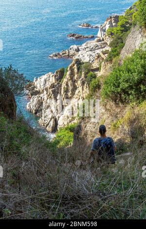 Europe, Spain, Catalonia, Costa Brava, Lloret de Mar, hikers enjoying the view along the coast on the Camí de Ronda long-distance hiking trail on the Costa Brava Stock Photo