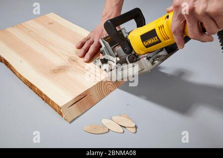 How To Cut Biscuit Grooves With a Router