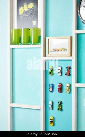 DIY wall design 02, step-by-step do-it-yourself production, various turquoise colored areas separated by white wooden strips, final photo 03 in the living room with decoration Stock Photo