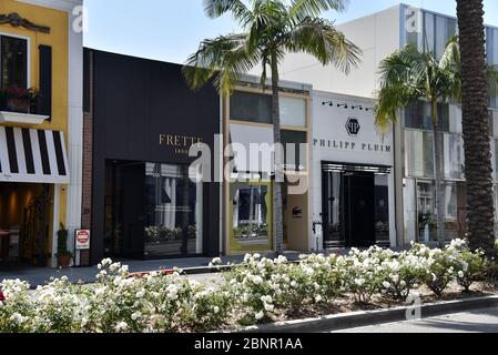 Beverly Hills, CA/USA - July 12, 2020: Long line of socially distancing  customers in face masks wait outside the Louis Vuitton store Rodeo Drive  Stock Photo - Alamy